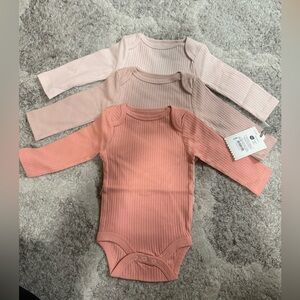 Cloud Island Ribbed Bodysuit Set in Pink and Peach 0-3 M 100% cotton..#874